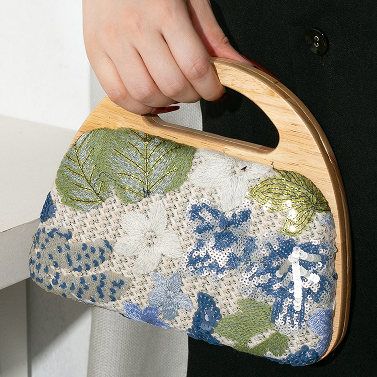 Wooden Handle Straw Handbag with Floral Embroidery