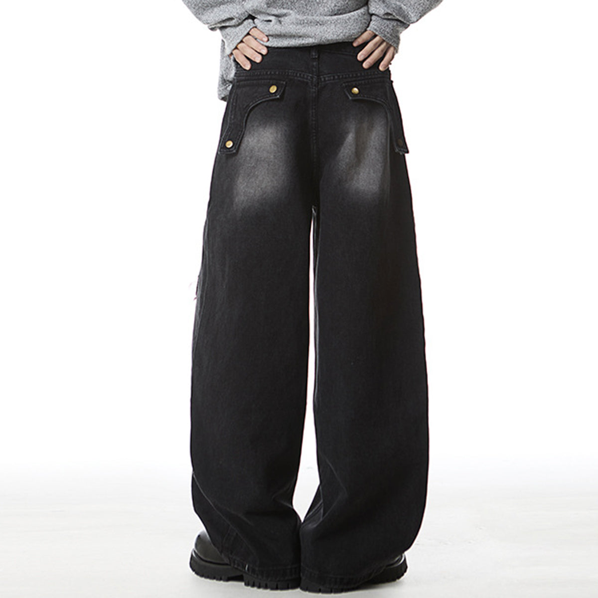Oversized skater jeans with raw edge seam design