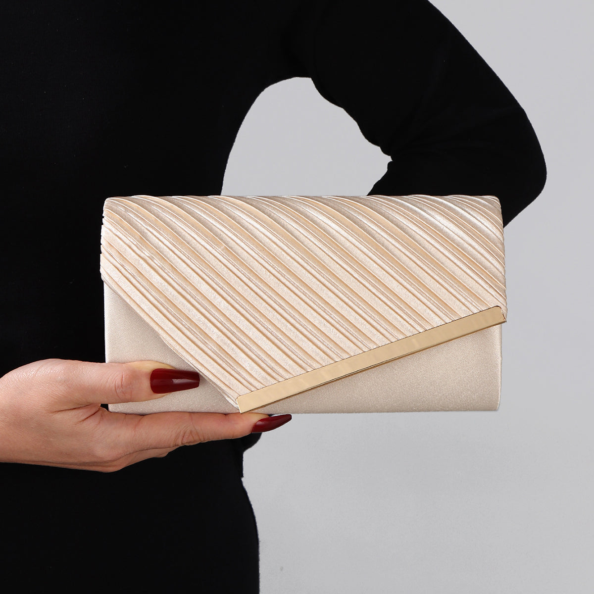 Modern envelope handbag for cocktail parties