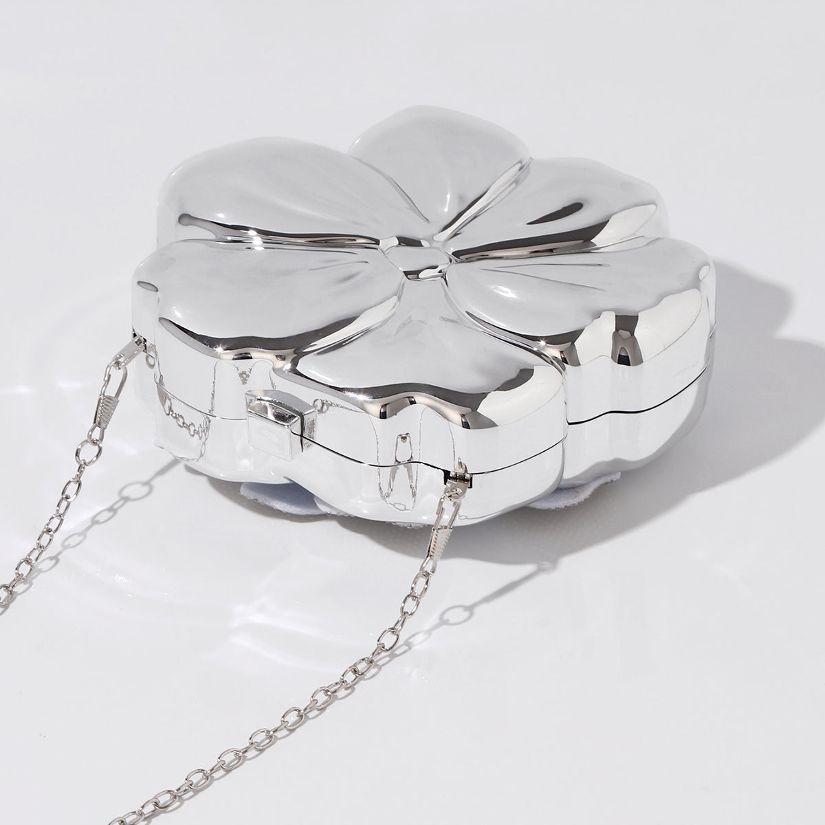 Silver flower-shaped acrylic handbag with chain strap